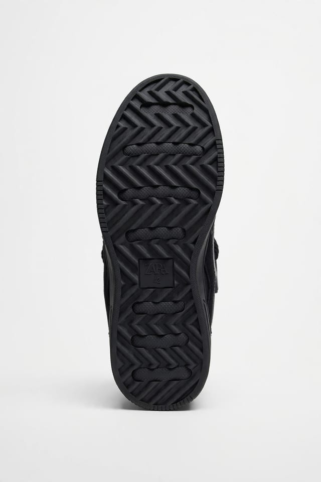 Sneakers - Product Only Studio  Catalog example 22